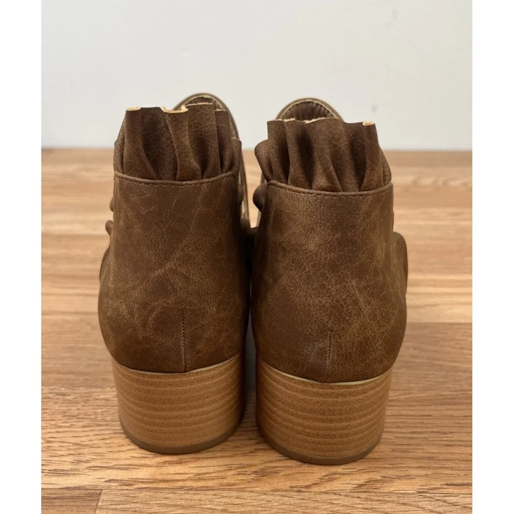 FISACE Womens Ruffled‎ Ankle Boots V Cut Western Booties Brown Size 8 NEW